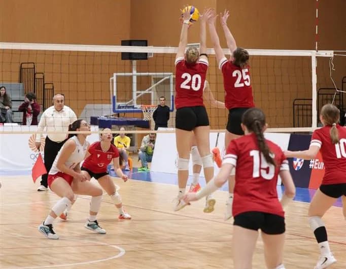 EM-Quali: ÖVV-Mädchen unterliegen Frankreich, Burschen verlieren gegen Serbien